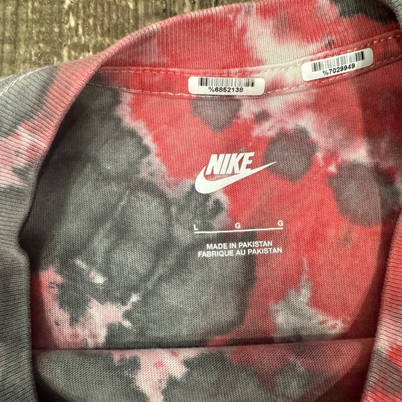 Nike Red and Gray Tie-Dye Shorts & Tee Set XL Shorts & L Tee - Picture 3 of 5